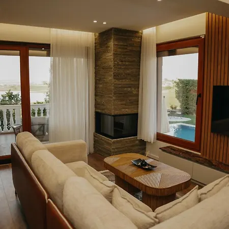 With Private Pool 别墅 Durrës