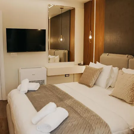 With Private Pool 别墅 Durrës