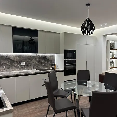 With Private Pool 别墅 Durrës