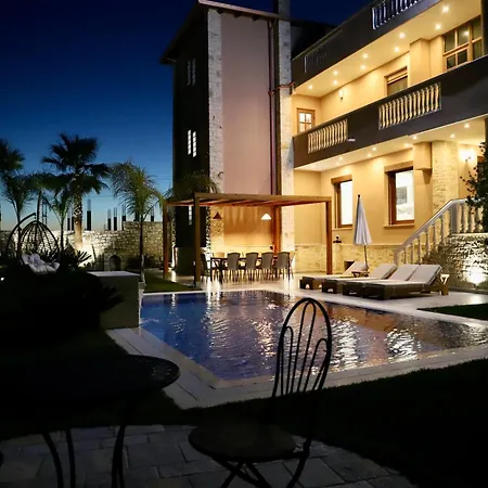 With Private Pool فيلة