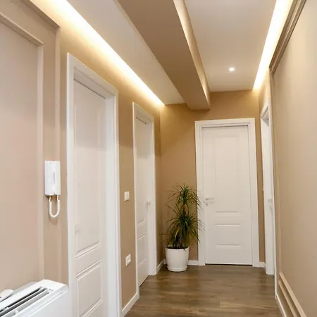 With Private Pool 别墅 Durrës