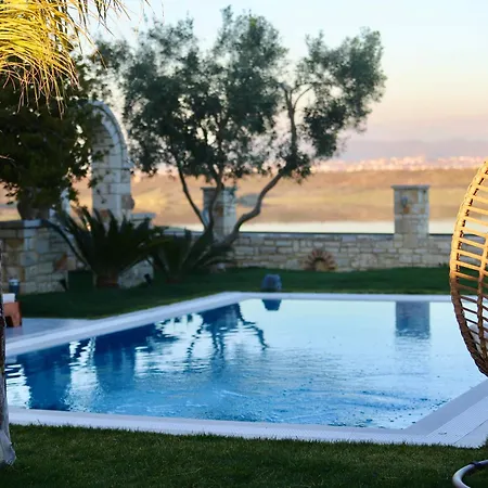 Villa With Private Pool *