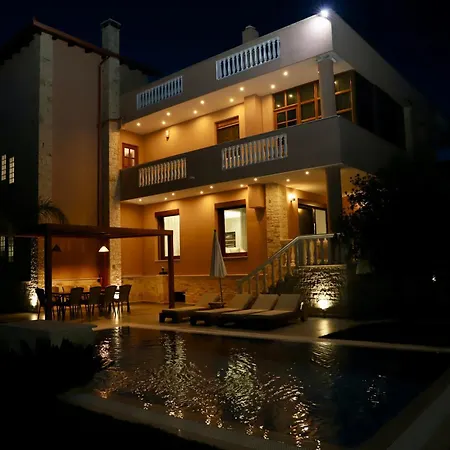Villa With Private Pool *