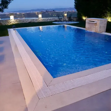 With Private Pool فيلة *